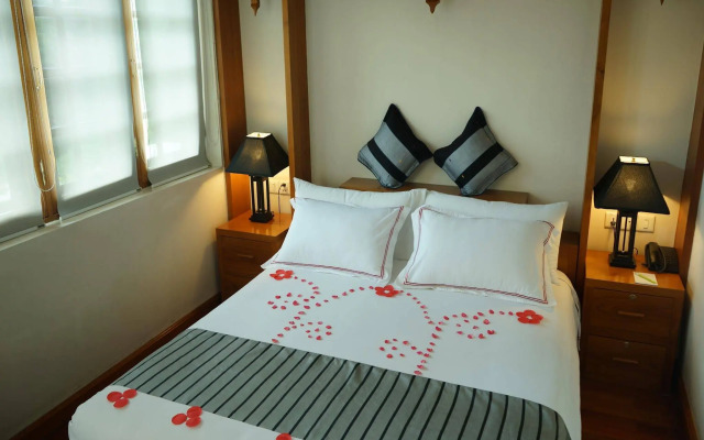 Hotel by the Red Canal