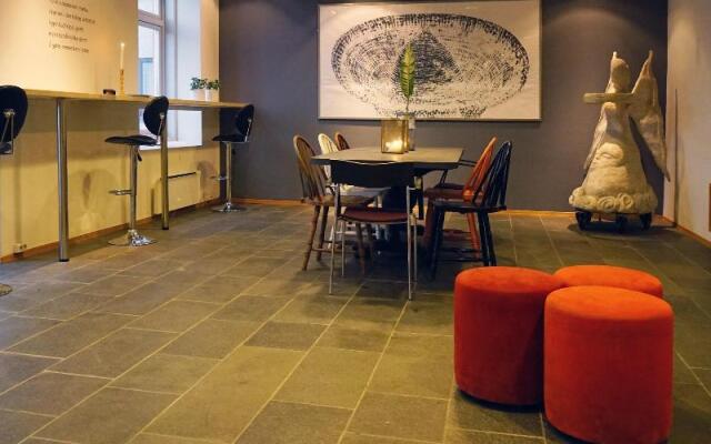 Enter St. Elisabeth Hotel