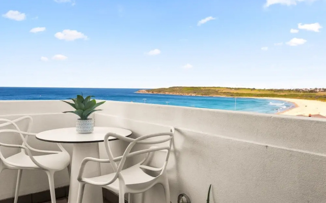 Pristine 2-bed With Expansive Beach Views
