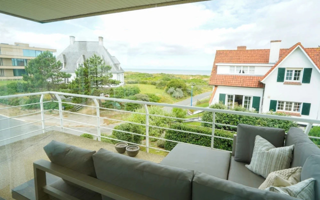 Spacious Apartment With Sea Views