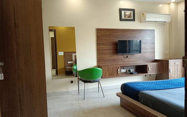 The Indian Hotel & Kitchen