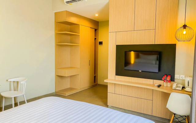 Front One King Hotel Tuban