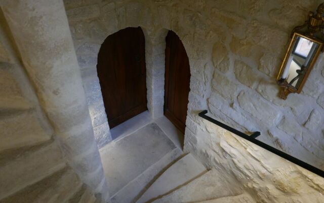 Tour Sarrazine de Montaren