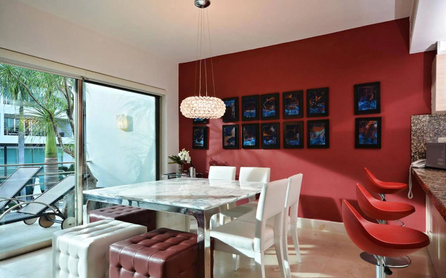 Luxurious & Central Condo In Playa Steps From The Beach