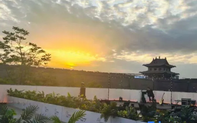 Huameishi Hot Spring Hotel (Xinzhou Ancient City Store