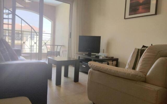 2 bedroom apartment with communal pool and roof garden