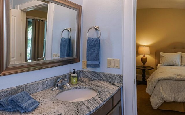 Pioneer House - South Suite