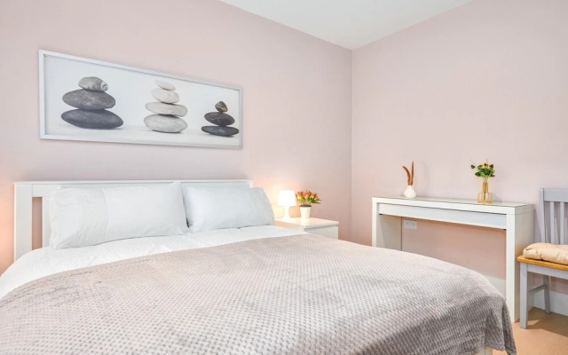 Impeccable 3-bed Apartment in London