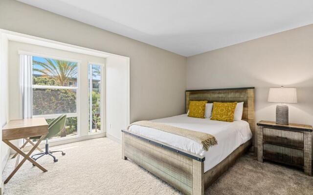 Beautiful Beachside Apartment With Marina View