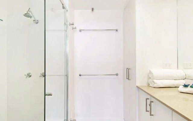 Surfers International Apartments Resort – Guest Rooms – Gold Coast