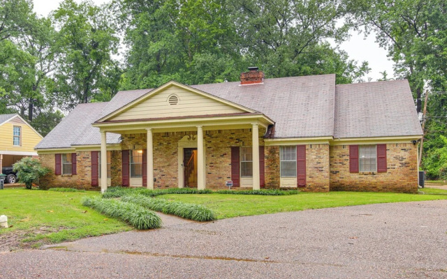 Walk to Graceland: Spacious Memphis Home!