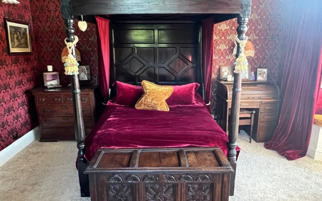 Kendal - Gothic Hall - Luxury Rooms or Apartment