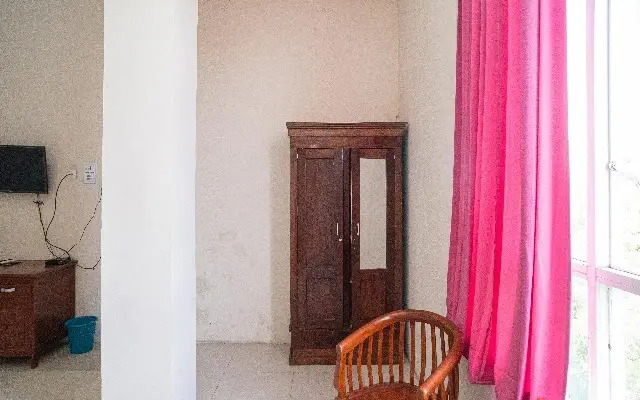 RedDoorz near Universitas Merdeka Malang 2