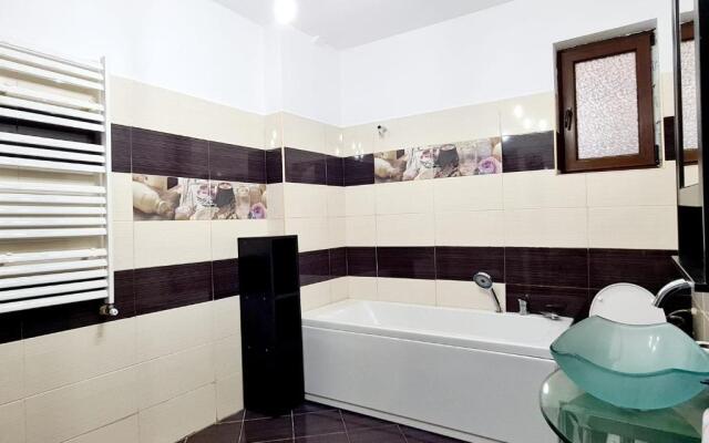 R.O.S.E. Apartment