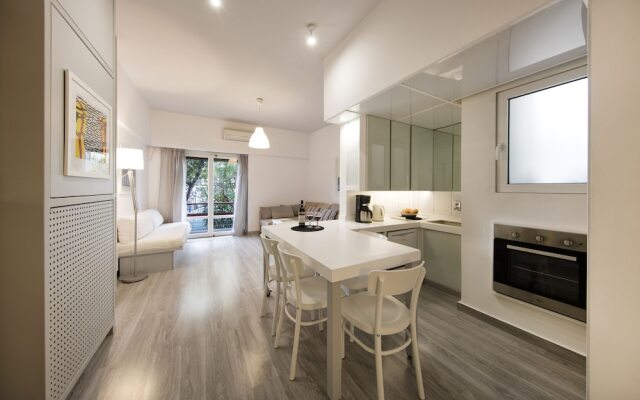 Artistic Apartment in the Middle of Everything by Villarentalsgr