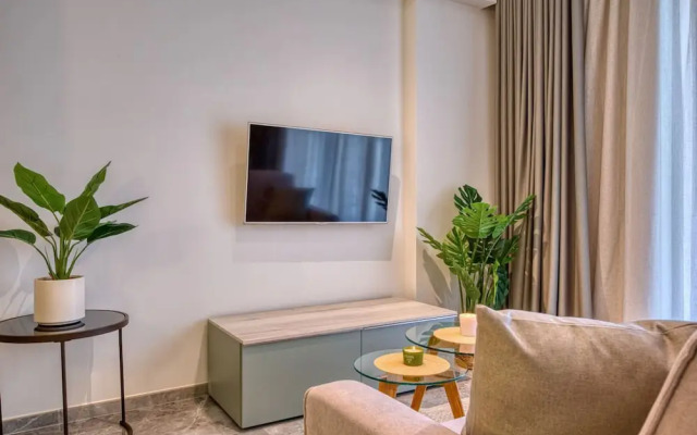 Official Mercury Suites With Rooftop Pool Access