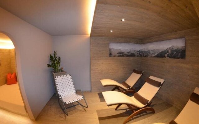 Boutique house happYellow