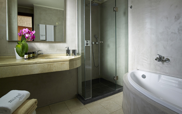 Mistral Hotel - Singles Only