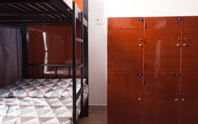 The Prince of Whales Hostel & Bar