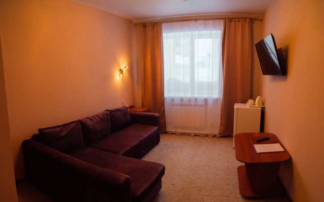 Kiya Hotel