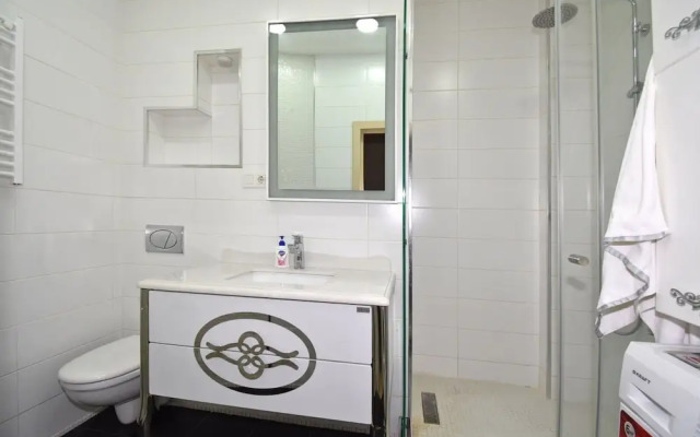 Apartments by Luxe Group AM422