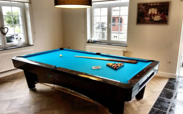 Luxurious Holiday Home in Courtil with a Jacuzzi