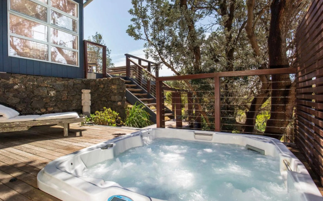 Illaroo I Absolute Waterfront with Spa