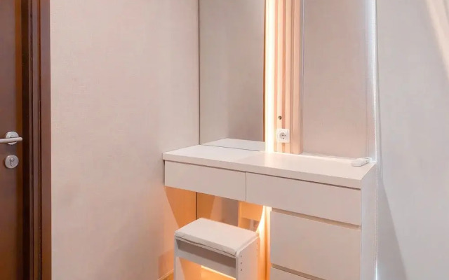 Nice And Modern 2Br Apartment At M-Town Signature