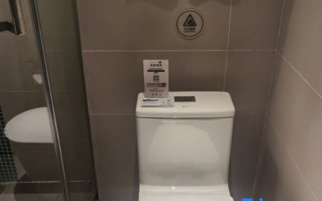 Lanhai Business Hotel (Yongcheng Zhongxin Bus Station Municipal Government)