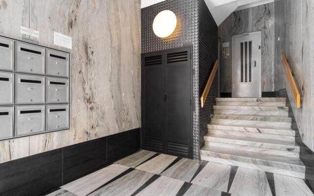 LV Premier Amoreiras AM3 Modern Space AC Lift