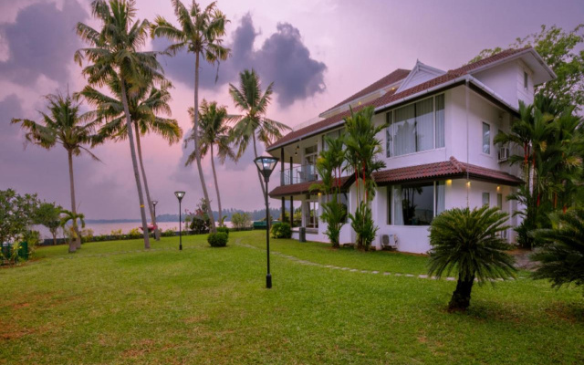 BLUSALZ MANOR Waters Edge Kochi