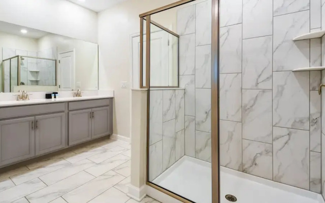Storey Lake 9BR Wonderland Home 2852