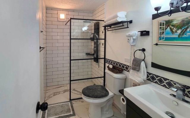 Coastal Puerto Rican Apartment - Walk to Beach!