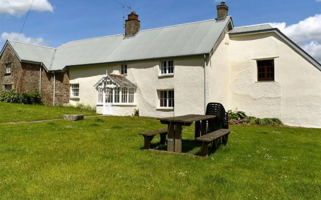 Well Farmhouse - UK11880