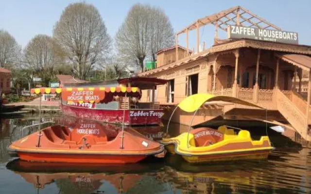 New Zenith Group of Houseboats