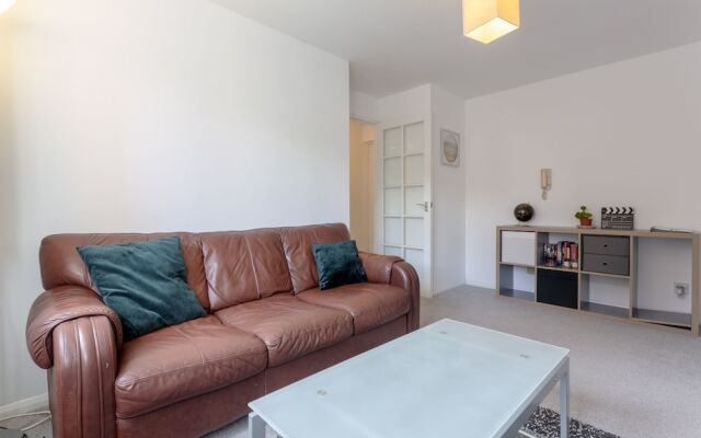 1 Bedroom Apartment Near Surrey Quays