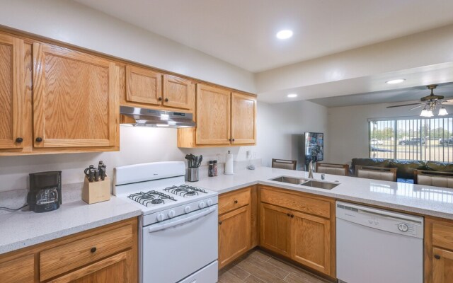 Convenient Bakersfield Townhome With Patio!