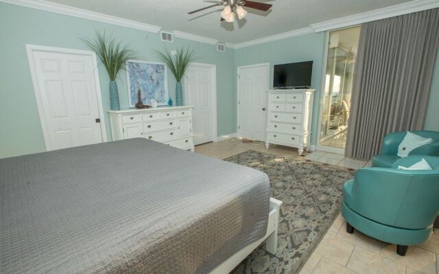 Oceania 703 3 Bedroom Condo by RedAwning