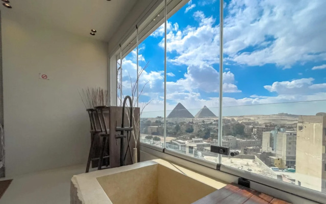 The Pyramids Horizon Studio w/ Bathtub