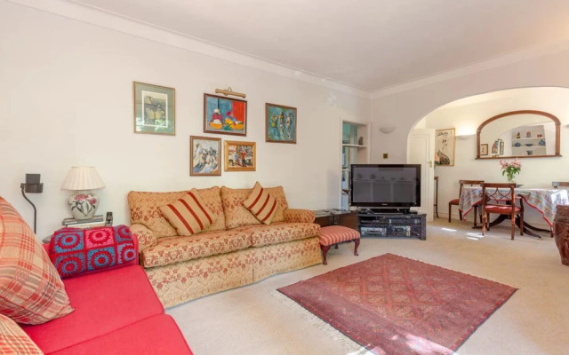 Stylish 2 Bedroom Apartment in Peaceful Richmond