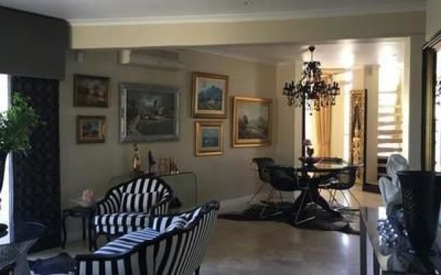Francolin Manor