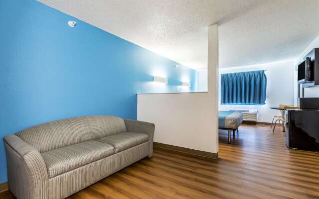 Motel 6 Indianapolis, IN - Southport