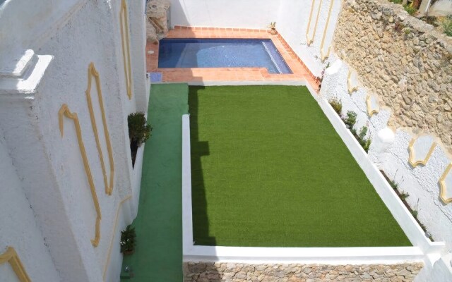 El Almendro y la Montaña