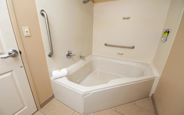 Holiday Inn Express Bloomington West by IHG