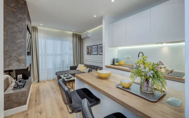 Romanca Deluxe Studio - City View