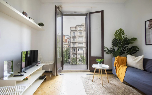 31PAR217 - Mediterranean style apartment