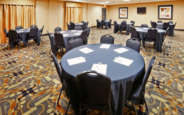 Holiday Inn Express & Suites Denton North by IHG