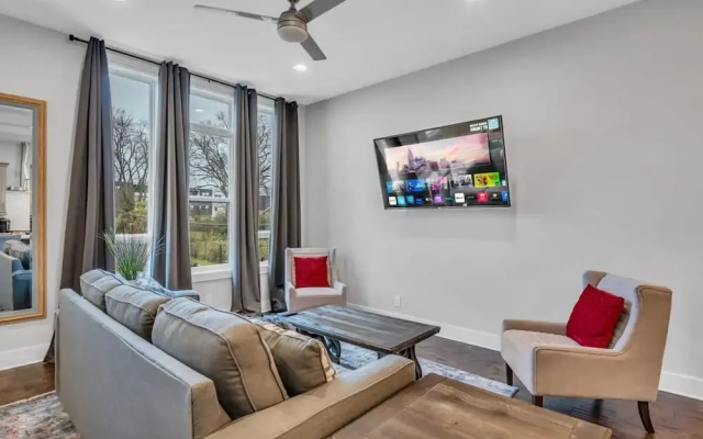 Luxury Townhome With Rooftop Deck Skyline Views