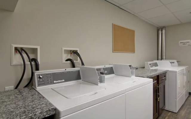 Home Inn and Suites Regina Airport