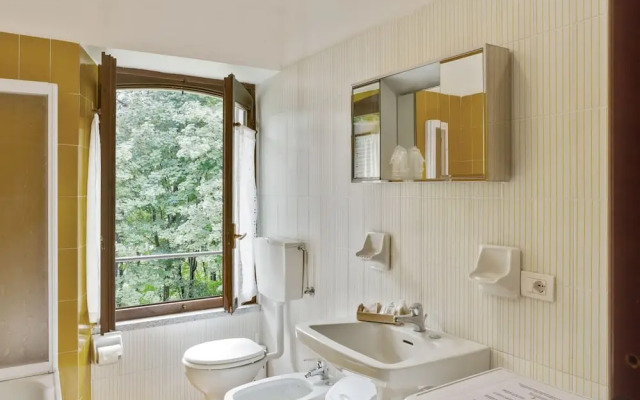 Unique Holiday Experience in Greenery near Lake